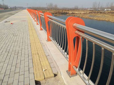 樂意防撞護(hù)欄教您如何選擇優(yōu)質(zhì)的防撞護(hù)欄